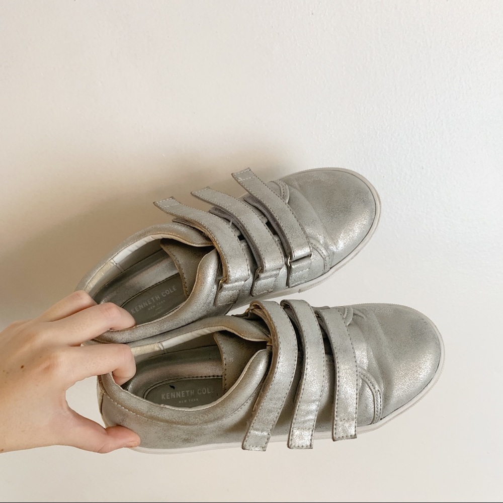 KENNETH COLE VELCRO SNEAKERS SILVER SIZE 4.5